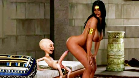 Клеопатра знала толк в удовольствии и регулярно трахалась с уродливым маленьким монстром, но с большим членом!